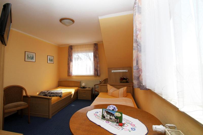 Familienhotel Zur Linde Panschwitz-Kuckau ภายนอก รูปภาพ