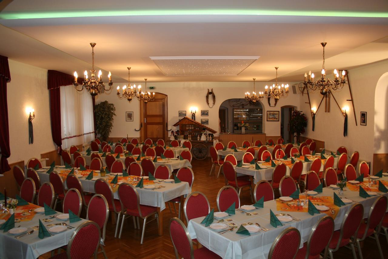 Familienhotel Zur Linde Panschwitz-Kuckau ภายนอก รูปภาพ
